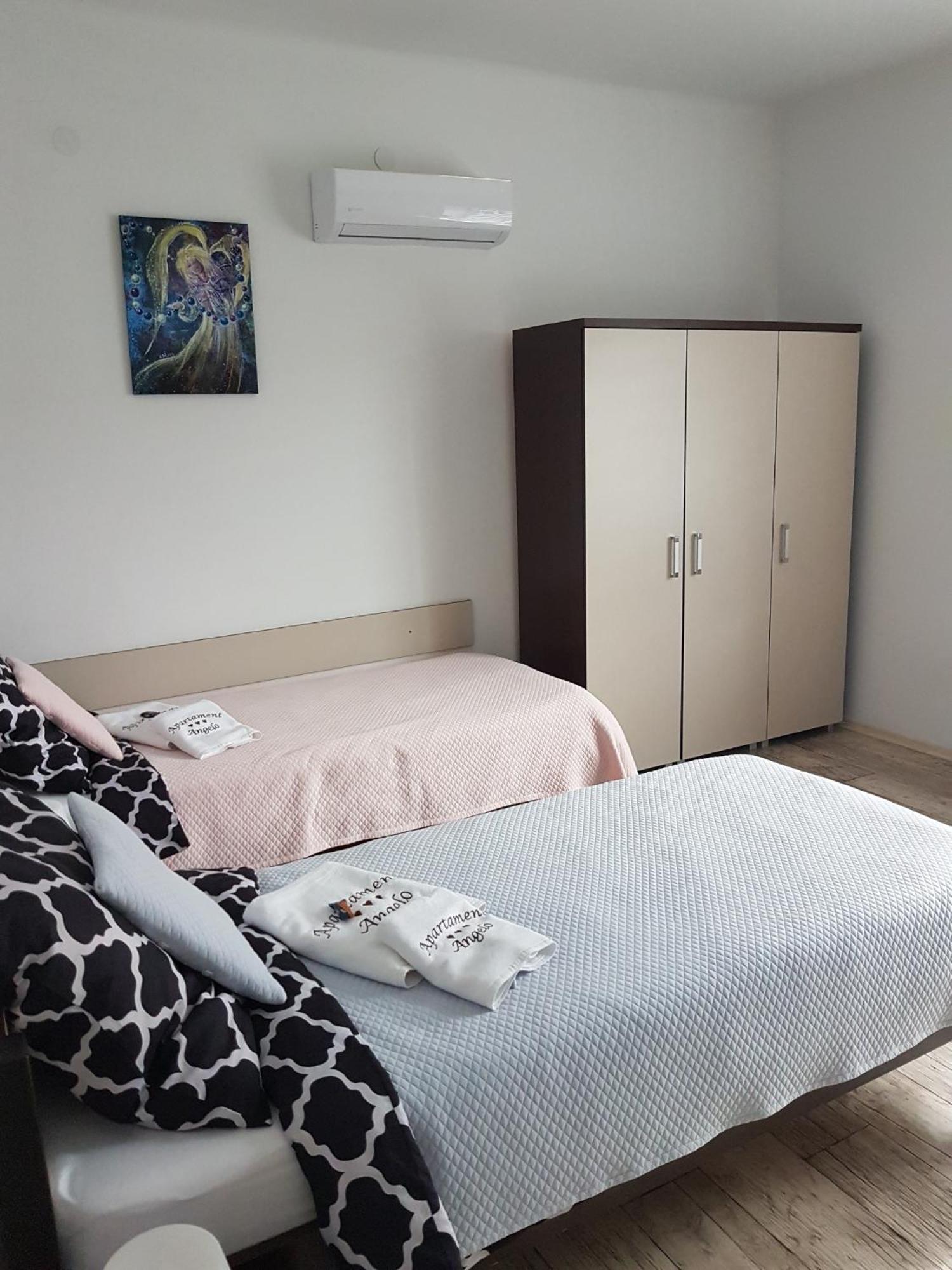 Apartament Angelo ซอสนอวีแยตส์ ภายนอก รูปภาพ