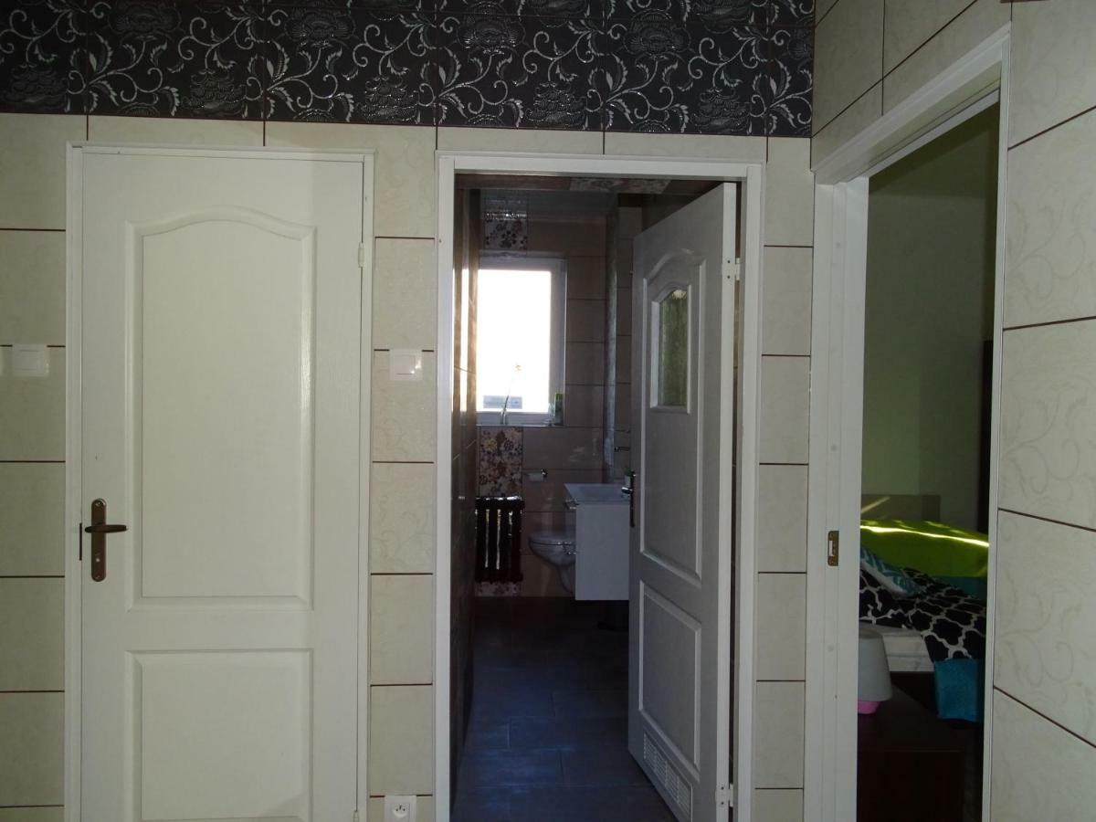 Apartament Angelo ซอสนอวีแยตส์ ภายนอก รูปภาพ